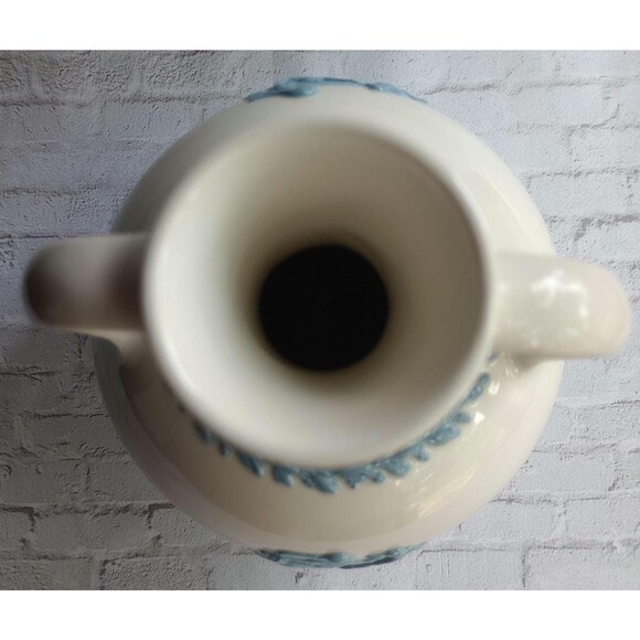 Vintage Wedgwood Queensware Vase: Lavender Cupid Design, Double Handle - Picture 4 of 7